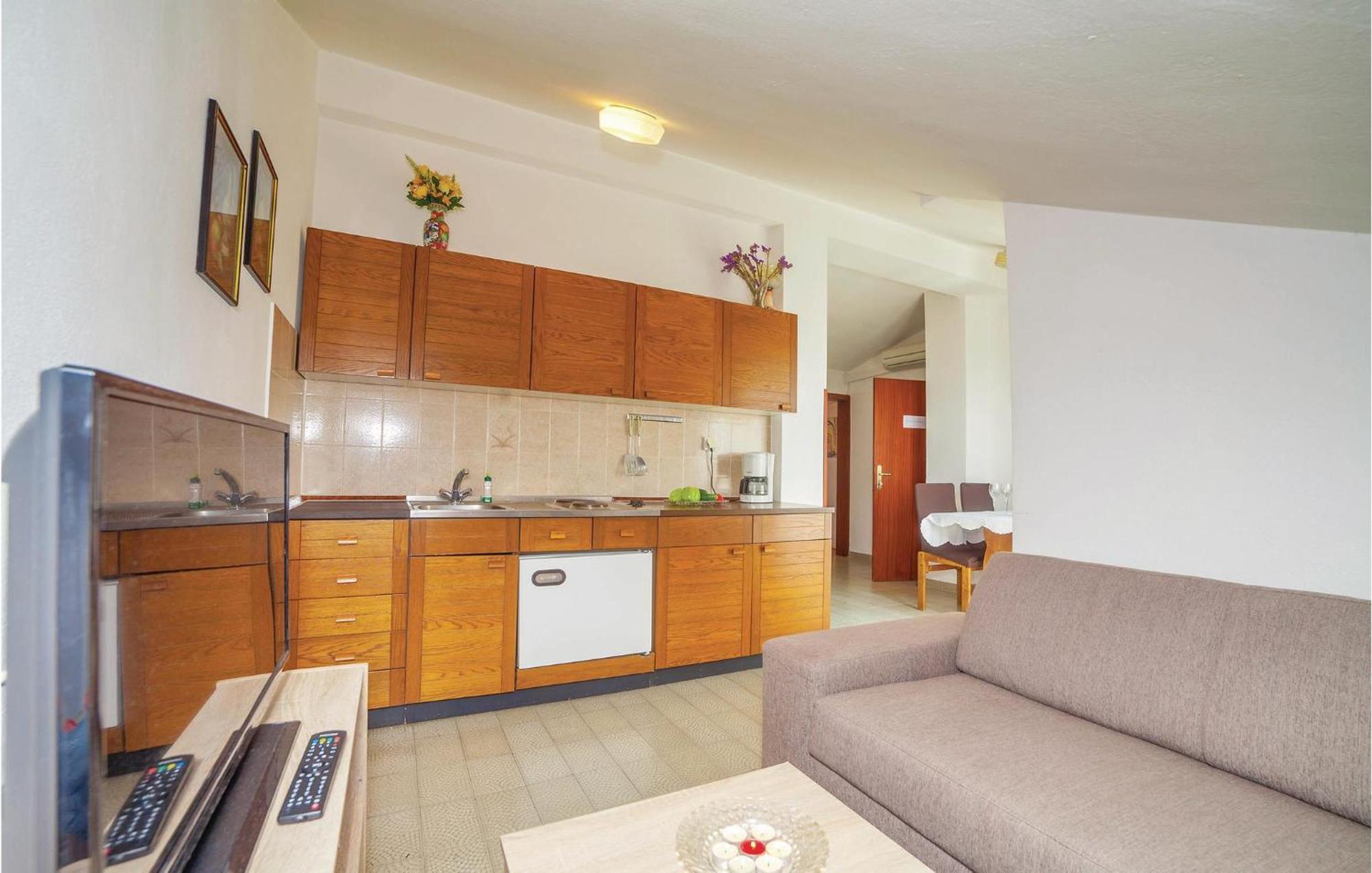 Awesome apartment in Crikvenica with 2 Bedrooms&WiFi Buitenkant foto