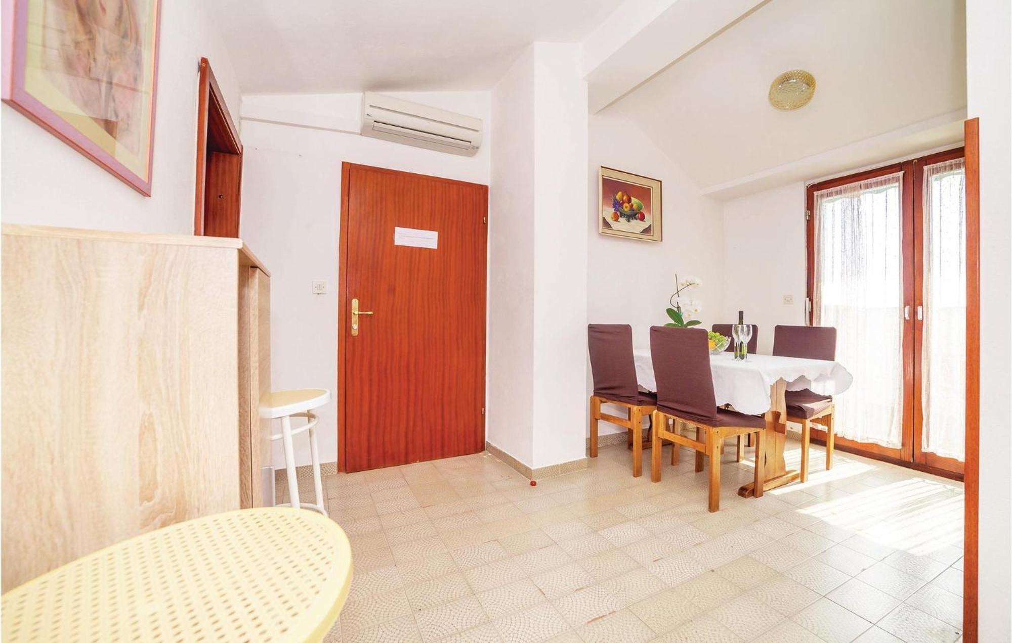 Awesome apartment in Crikvenica with 2 Bedrooms&WiFi Buitenkant foto