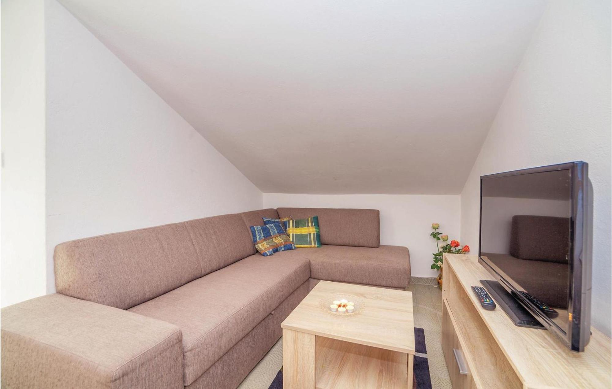 Awesome apartment in Crikvenica with 2 Bedrooms&WiFi Buitenkant foto