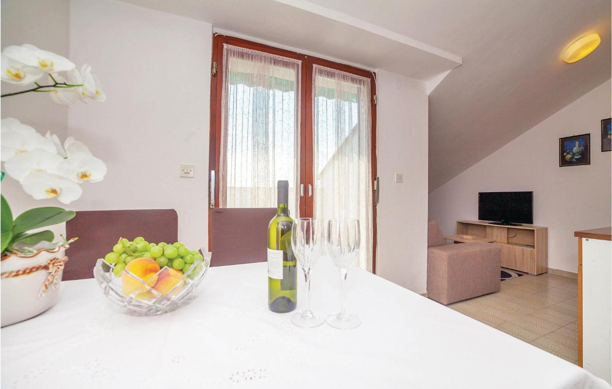 Awesome apartment in Crikvenica with 2 Bedrooms&WiFi Buitenkant foto
