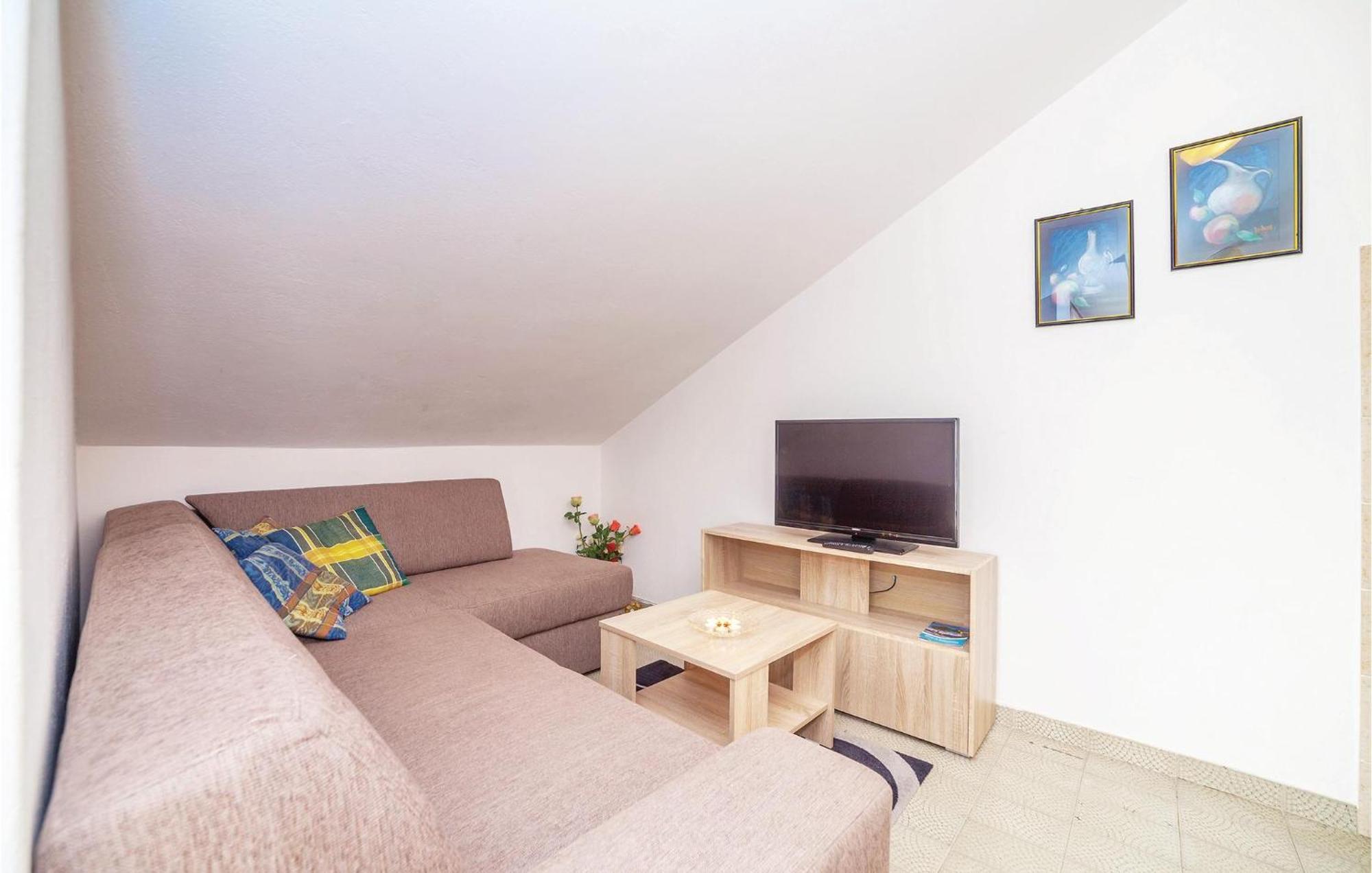 Awesome apartment in Crikvenica with 2 Bedrooms&WiFi Buitenkant foto