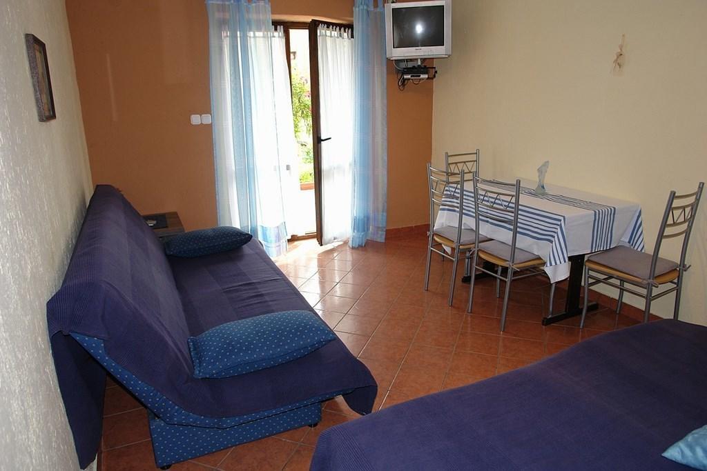 Awesome apartment in Crikvenica with 2 Bedrooms&WiFi Kamer foto