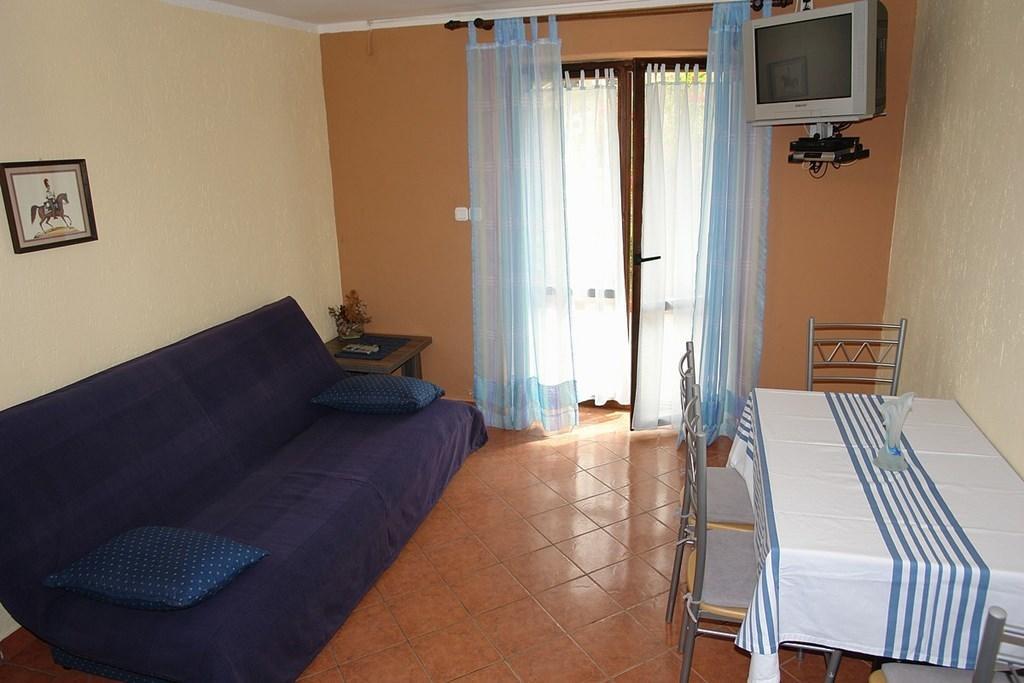 Awesome apartment in Crikvenica with 2 Bedrooms&WiFi Kamer foto