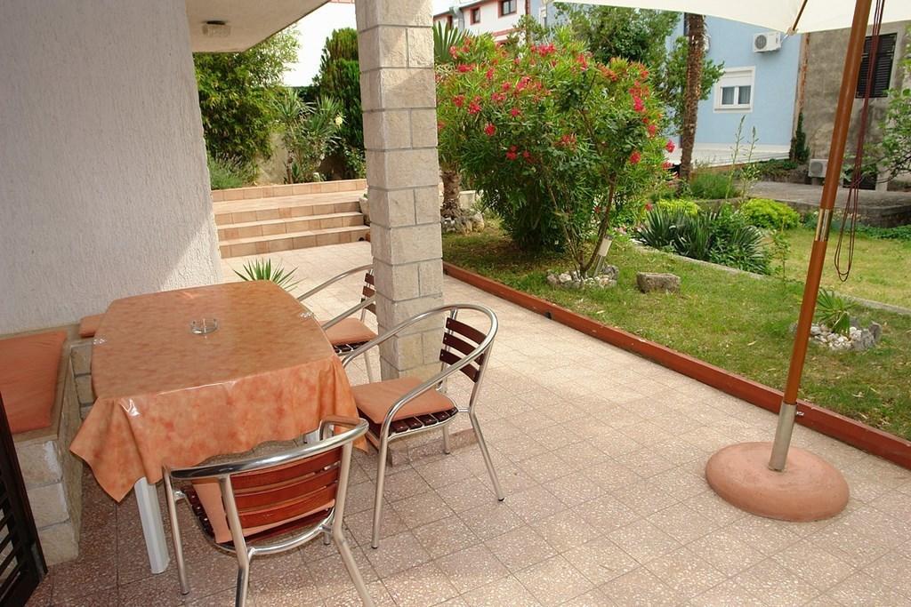 Awesome apartment in Crikvenica with 2 Bedrooms&WiFi Kamer foto